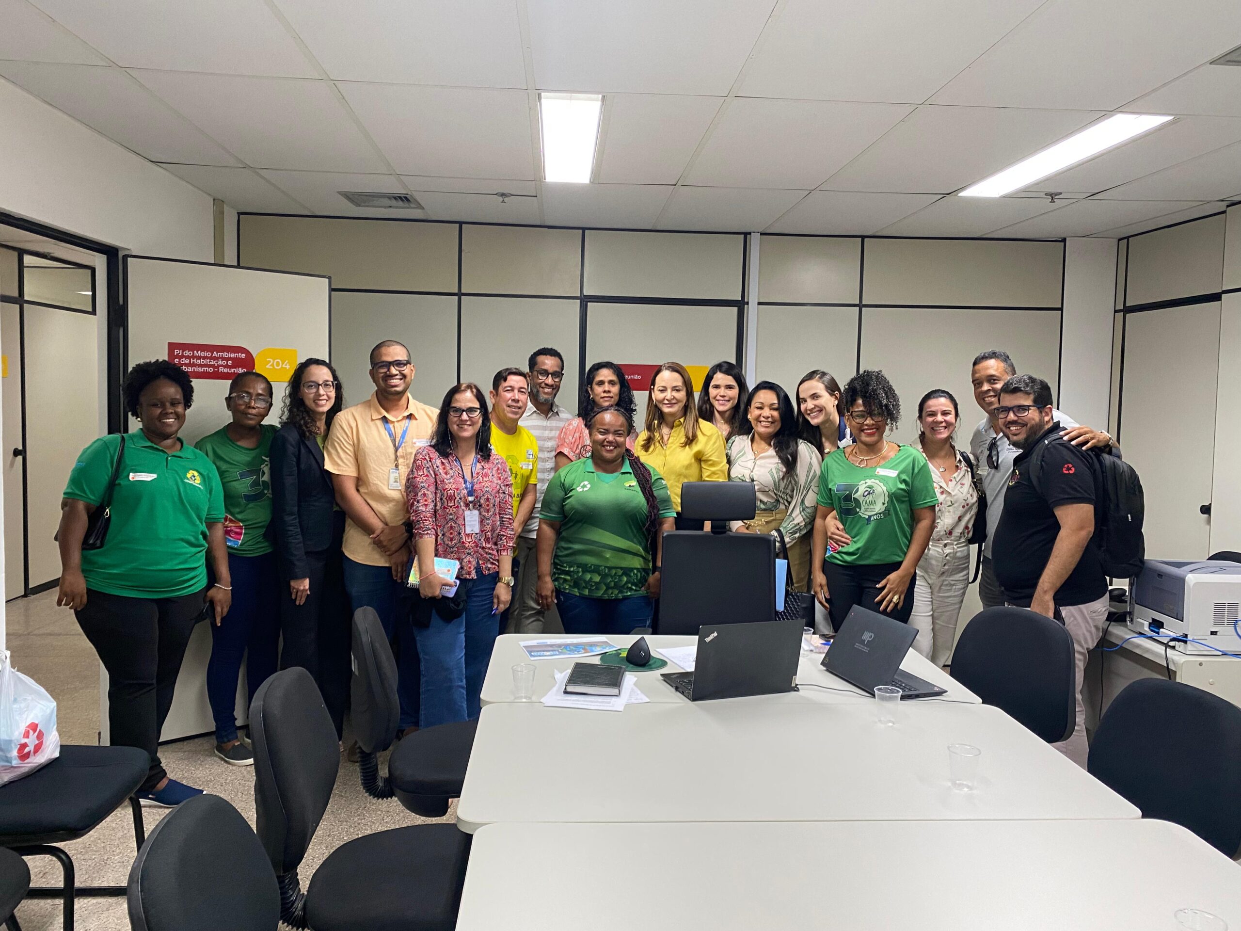 CAMA participa de audiência no Ministério Público para debater inclusão de catadores em grandes eventos da Bahia