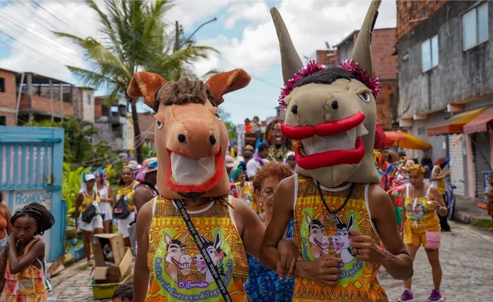 Carnaval é Democracia: Encontro do Jegue de Cueca e da Jega de Calçola celebra 18 anos de resgate da tradição na Península de Itapagipe