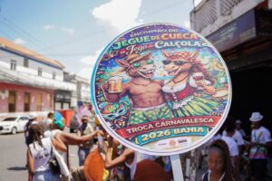 Carnaval é Democracia: Encontro do Jegue de Cueca e da Jega de Calçola celebra 18 anos de resgate da tradição na Península de Itapagipe